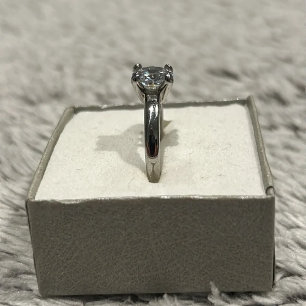 Costume Jewelry size 8 solitaire ring